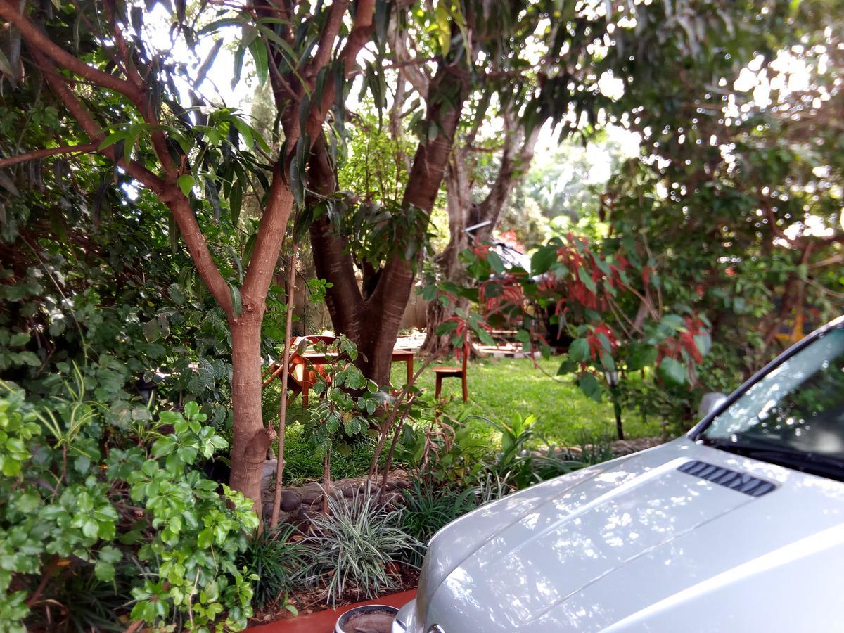 Neneu Hotel Moshi Buitenkant foto