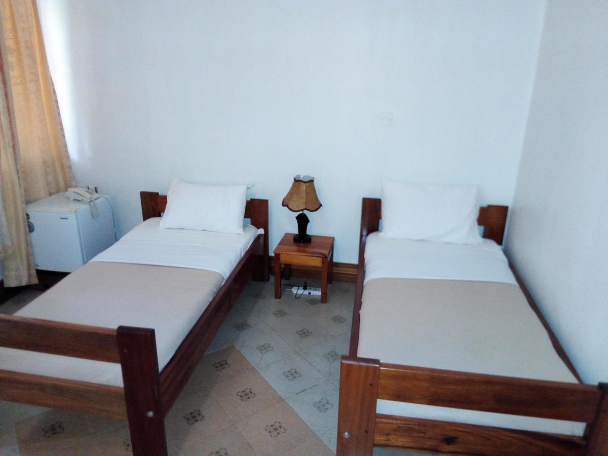 Neneu Hotel Moshi Buitenkant foto