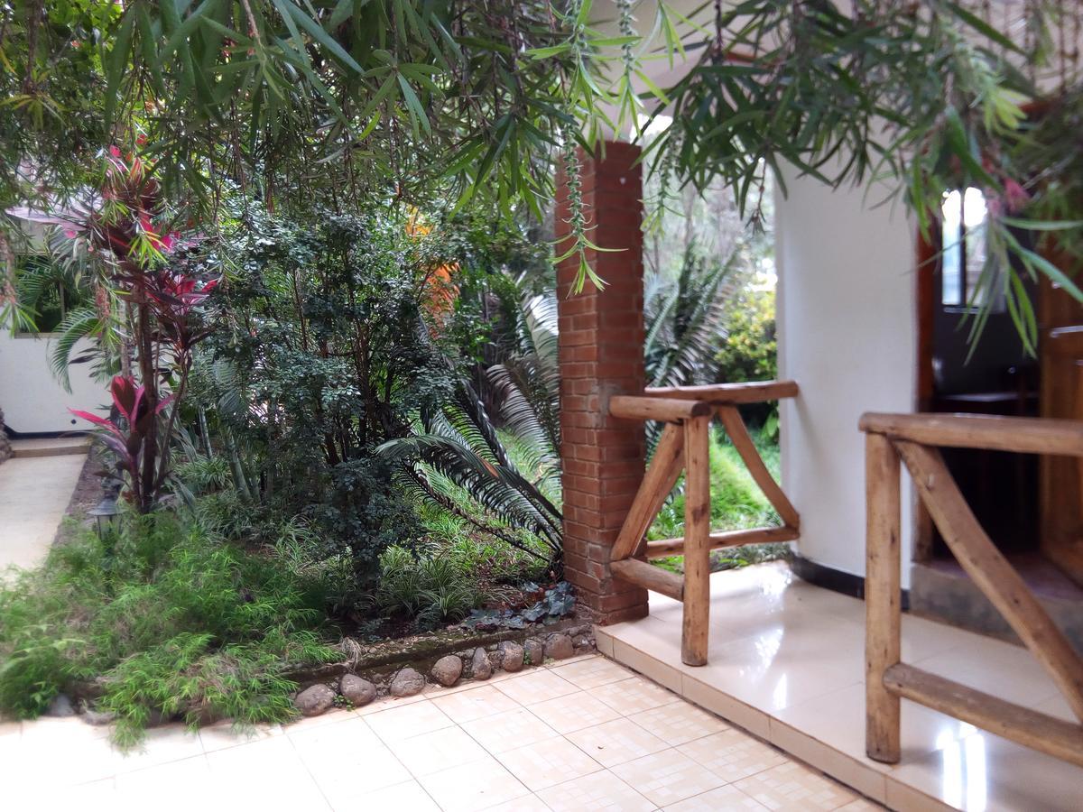 Neneu Hotel Moshi Buitenkant foto