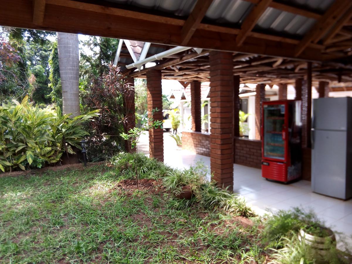 Neneu Hotel Moshi Buitenkant foto