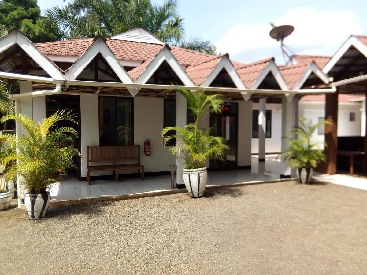 Neneu Hotel Moshi Buitenkant foto