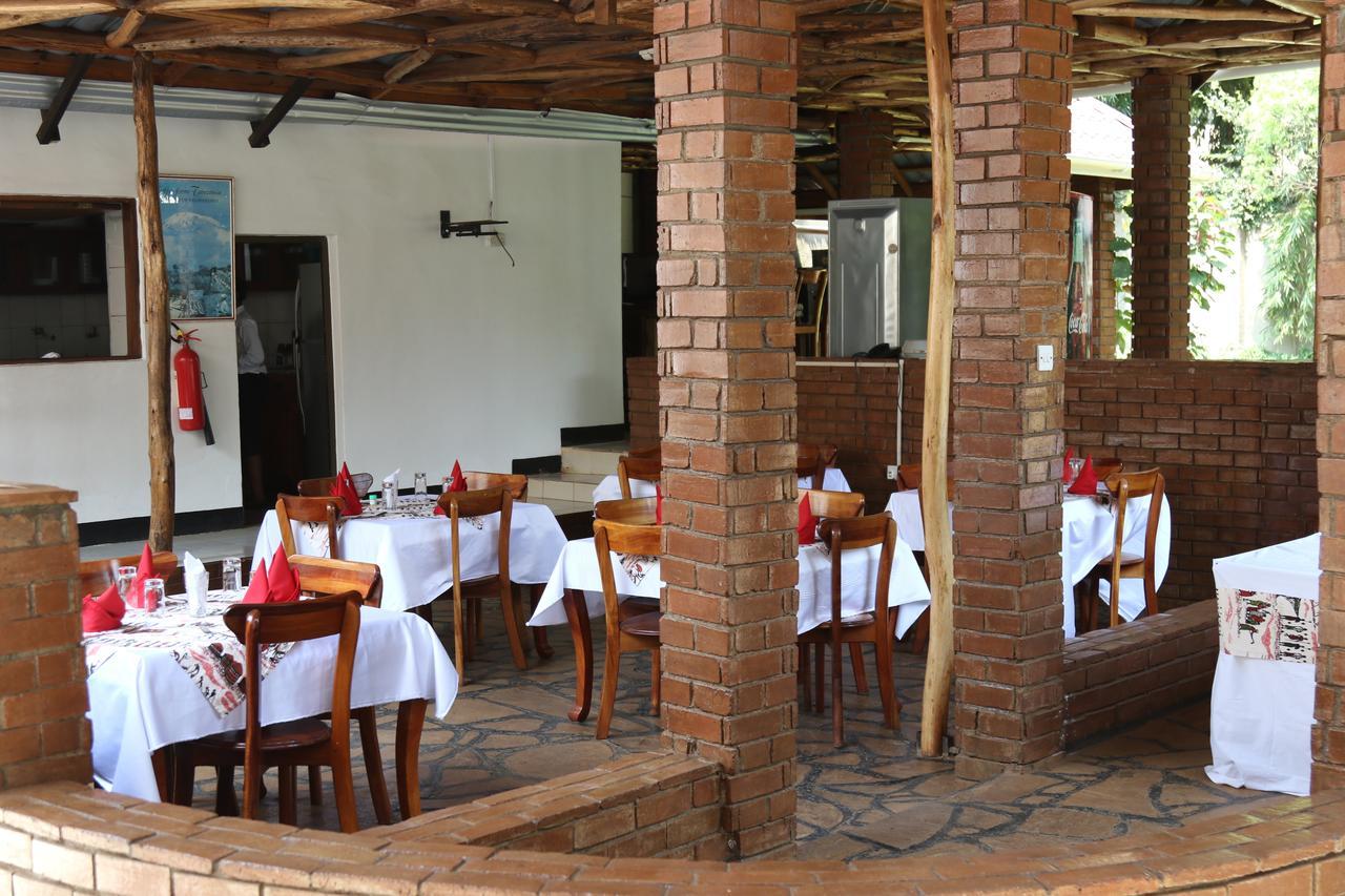 Neneu Hotel Moshi Buitenkant foto