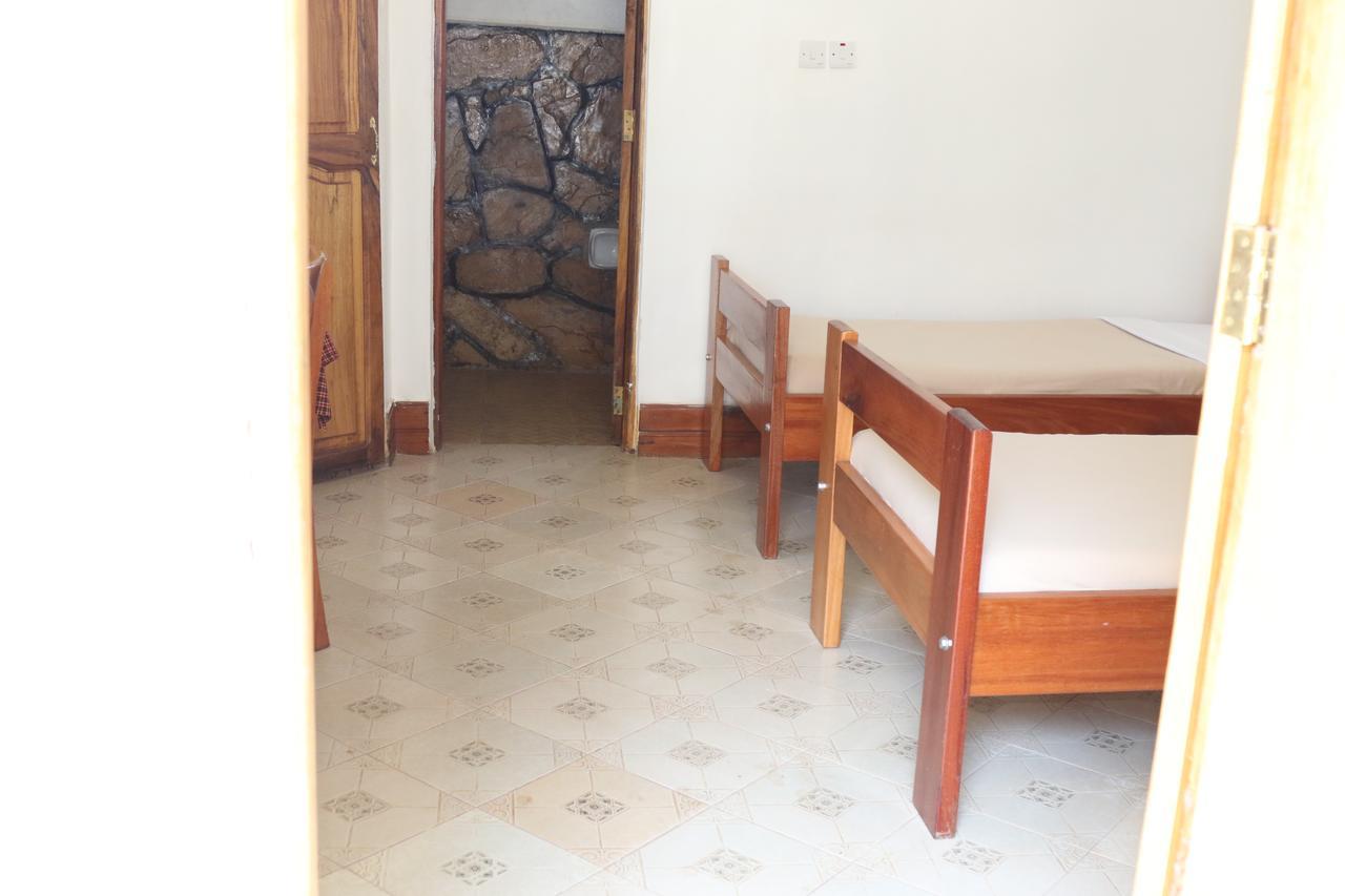Neneu Hotel Moshi Buitenkant foto