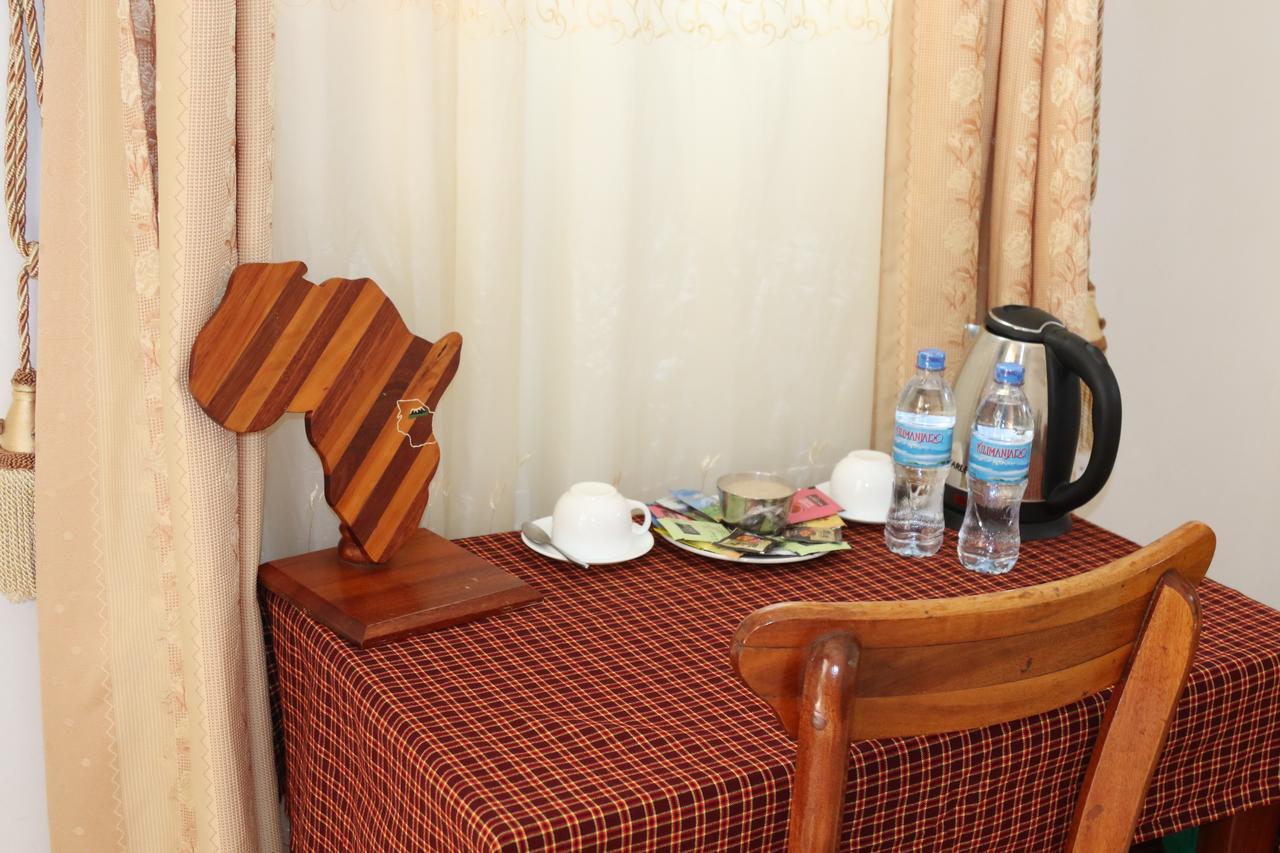 Neneu Hotel Moshi Buitenkant foto