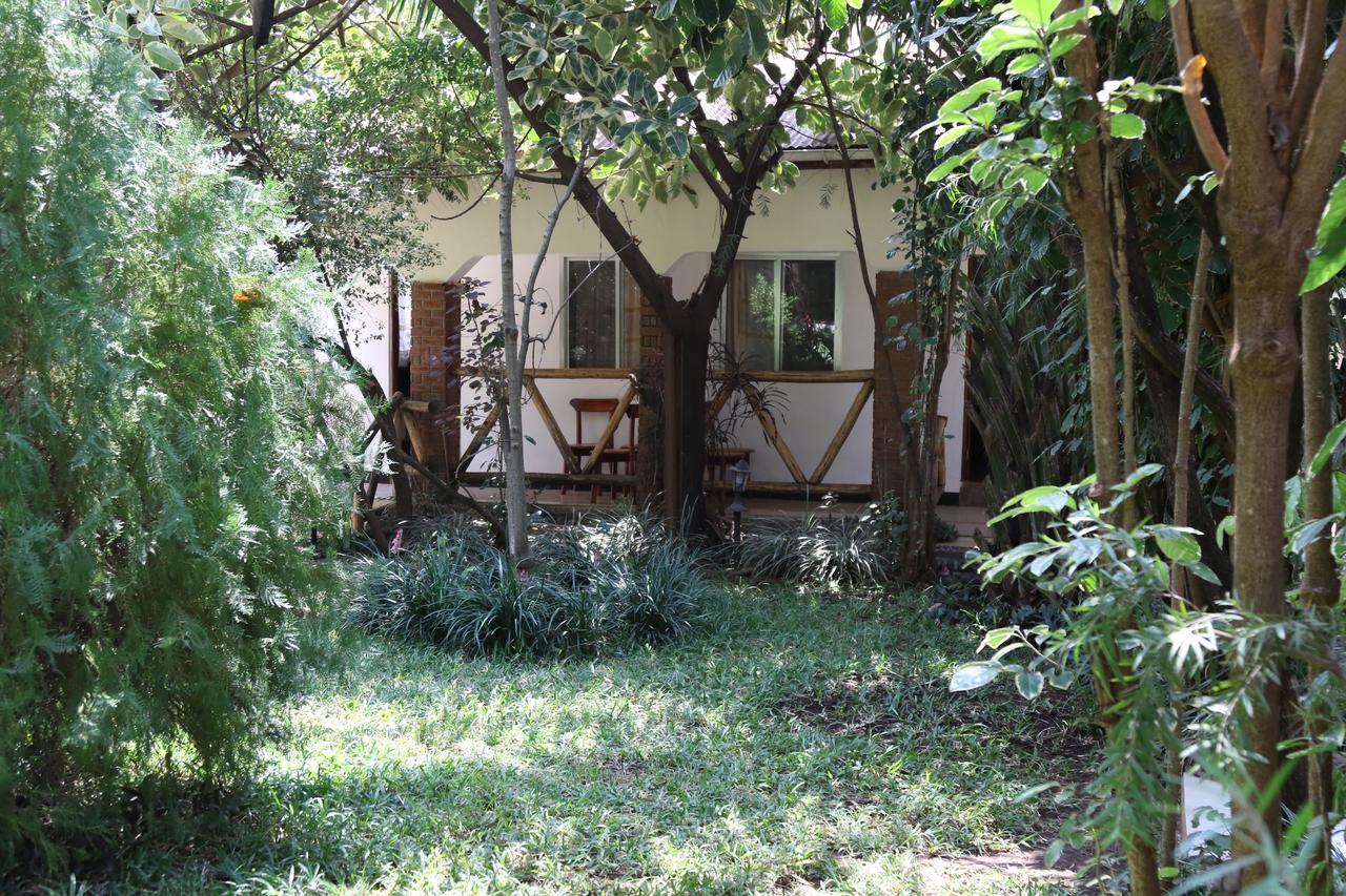 Neneu Hotel Moshi Buitenkant foto