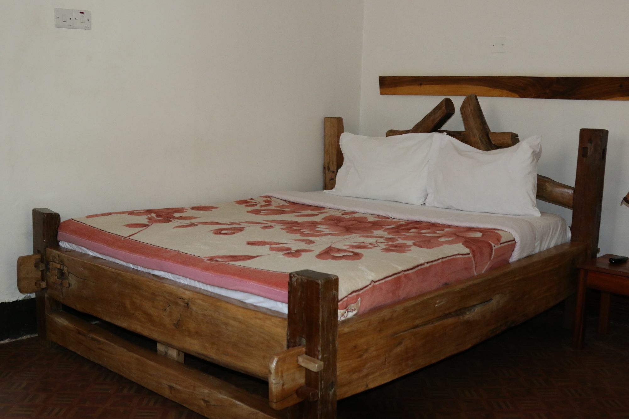 Neneu Hotel Moshi Buitenkant foto