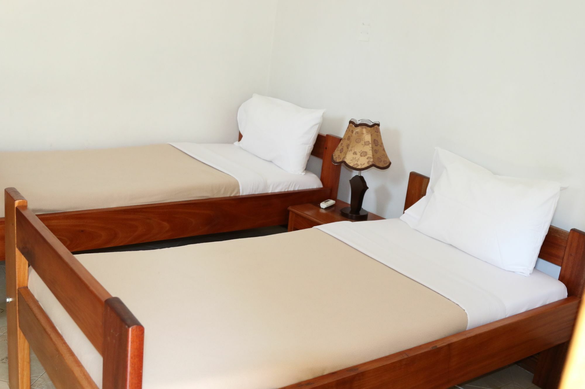 Neneu Hotel Moshi Buitenkant foto