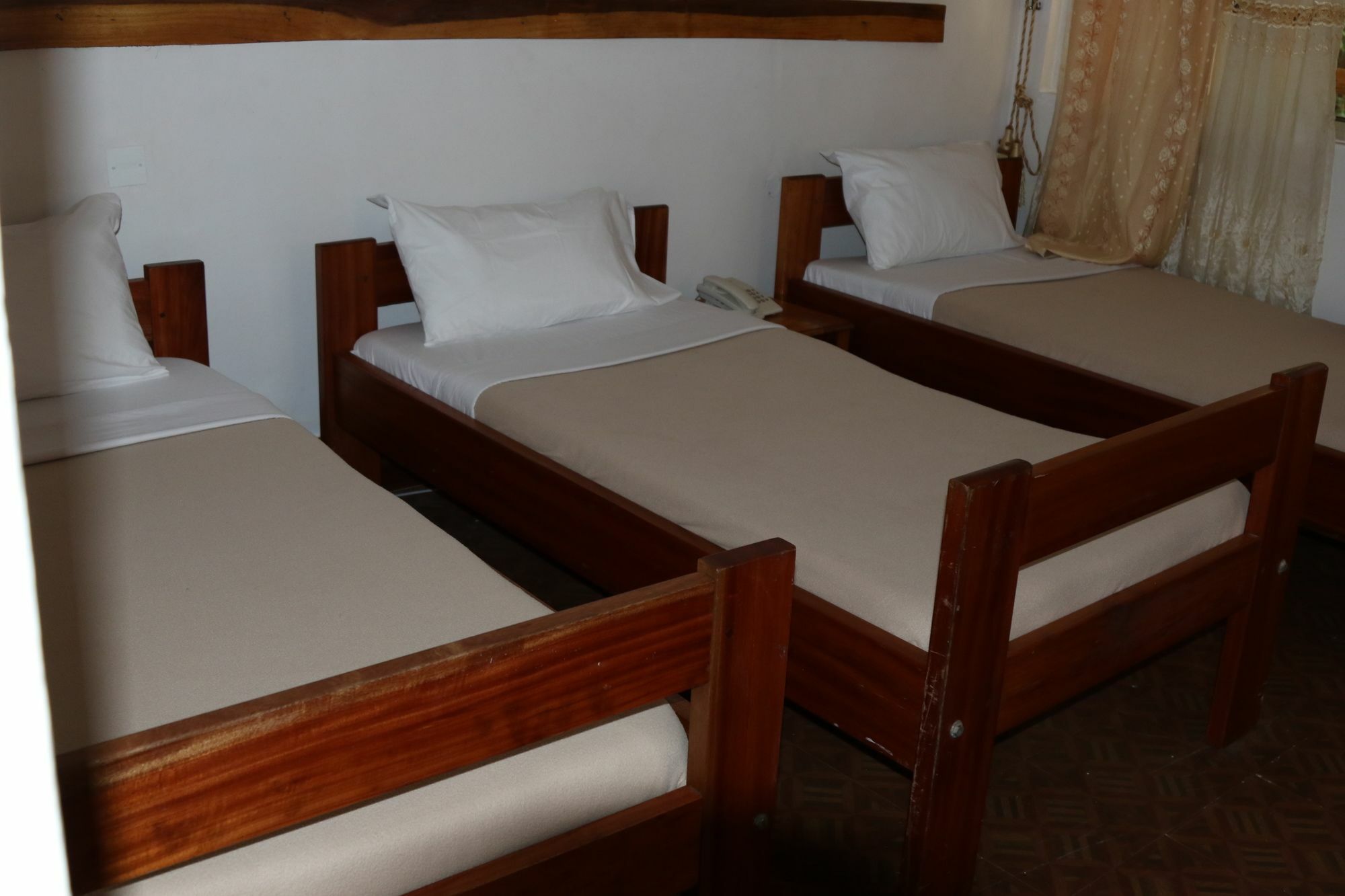 Neneu Hotel Moshi Buitenkant foto