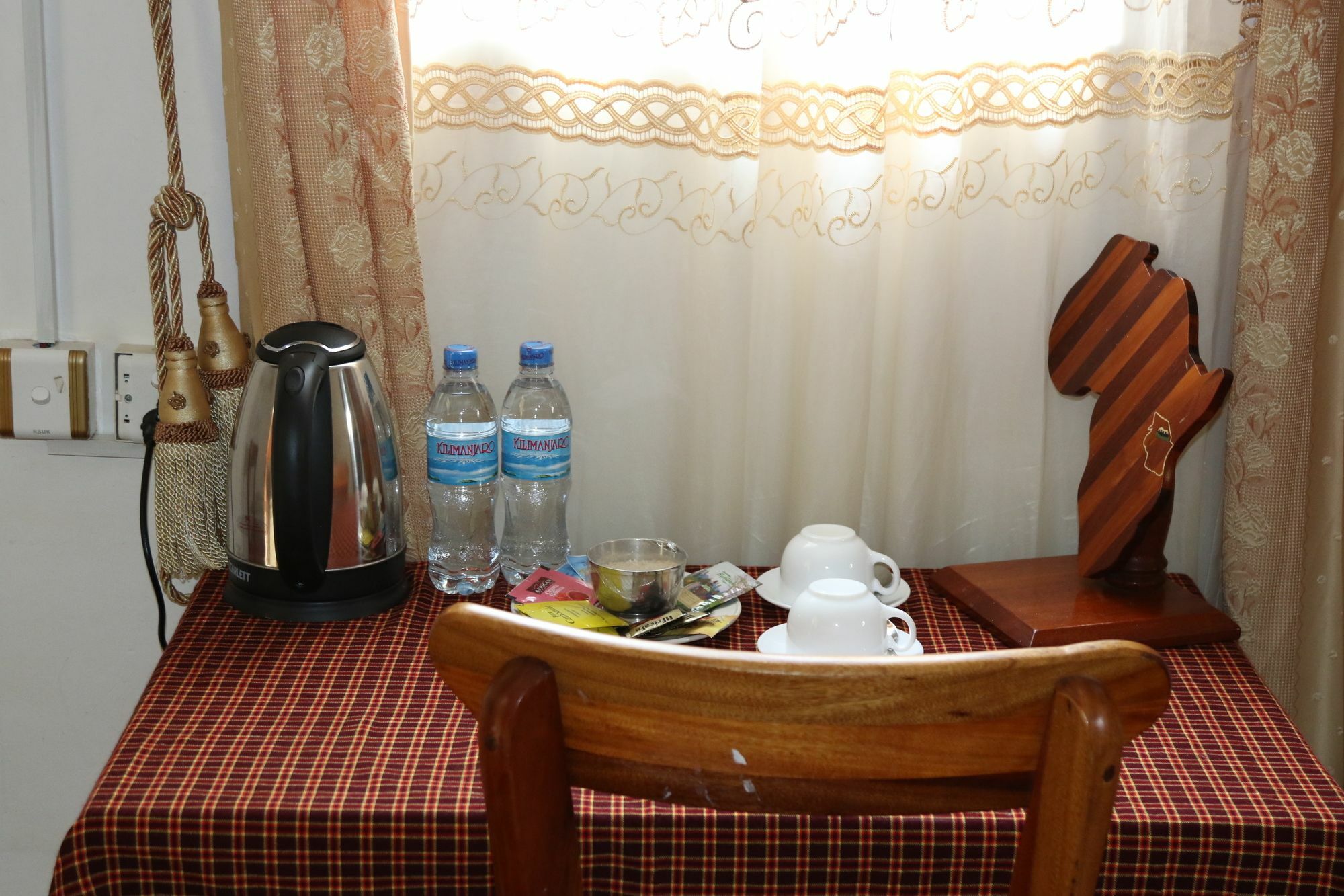Neneu Hotel Moshi Buitenkant foto