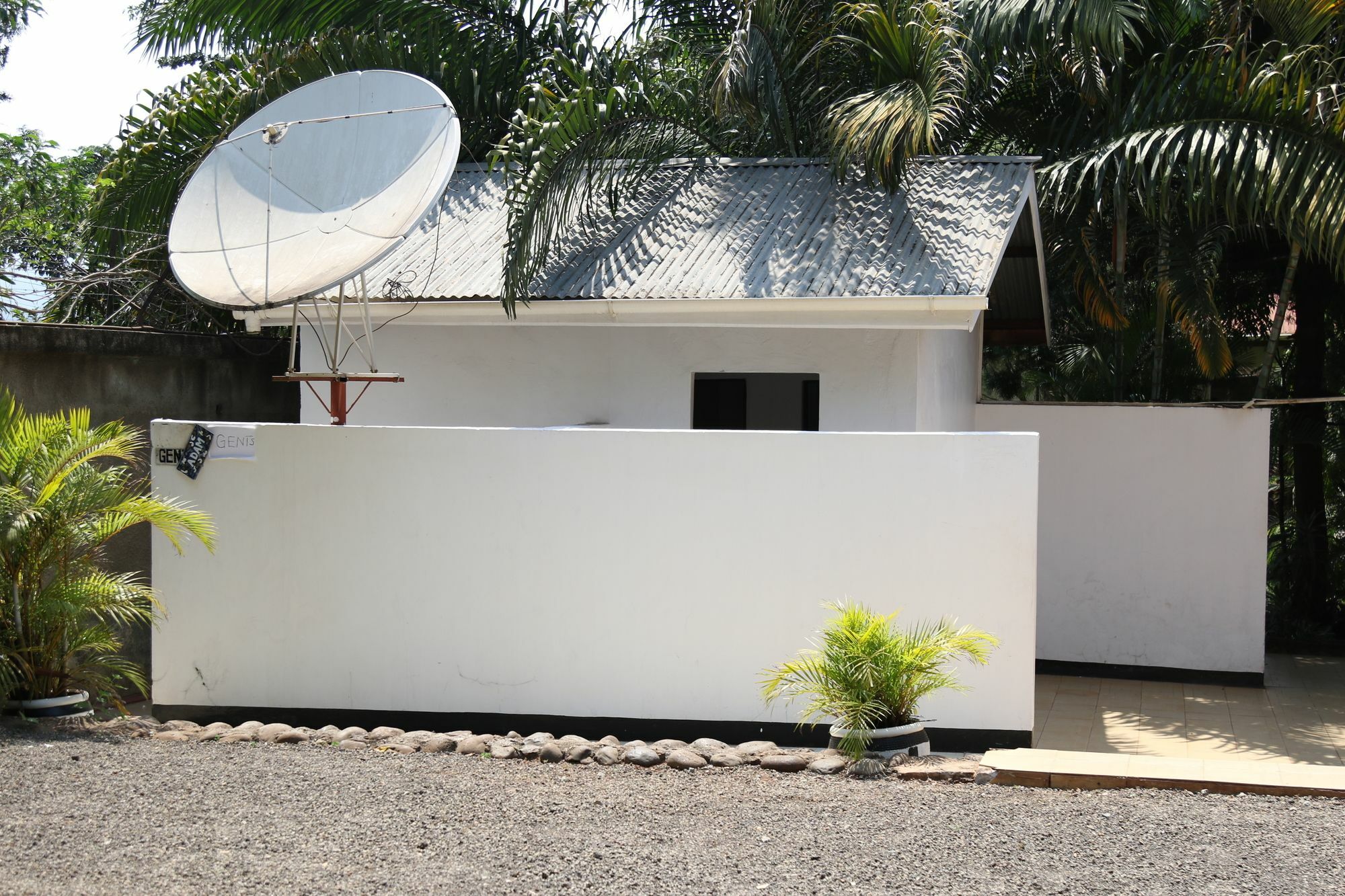 Neneu Hotel Moshi Buitenkant foto